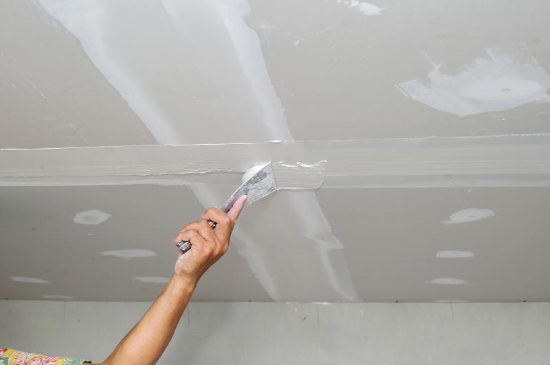 Techniques modernes de plâtrerie pour des finitions impeccables chez vous